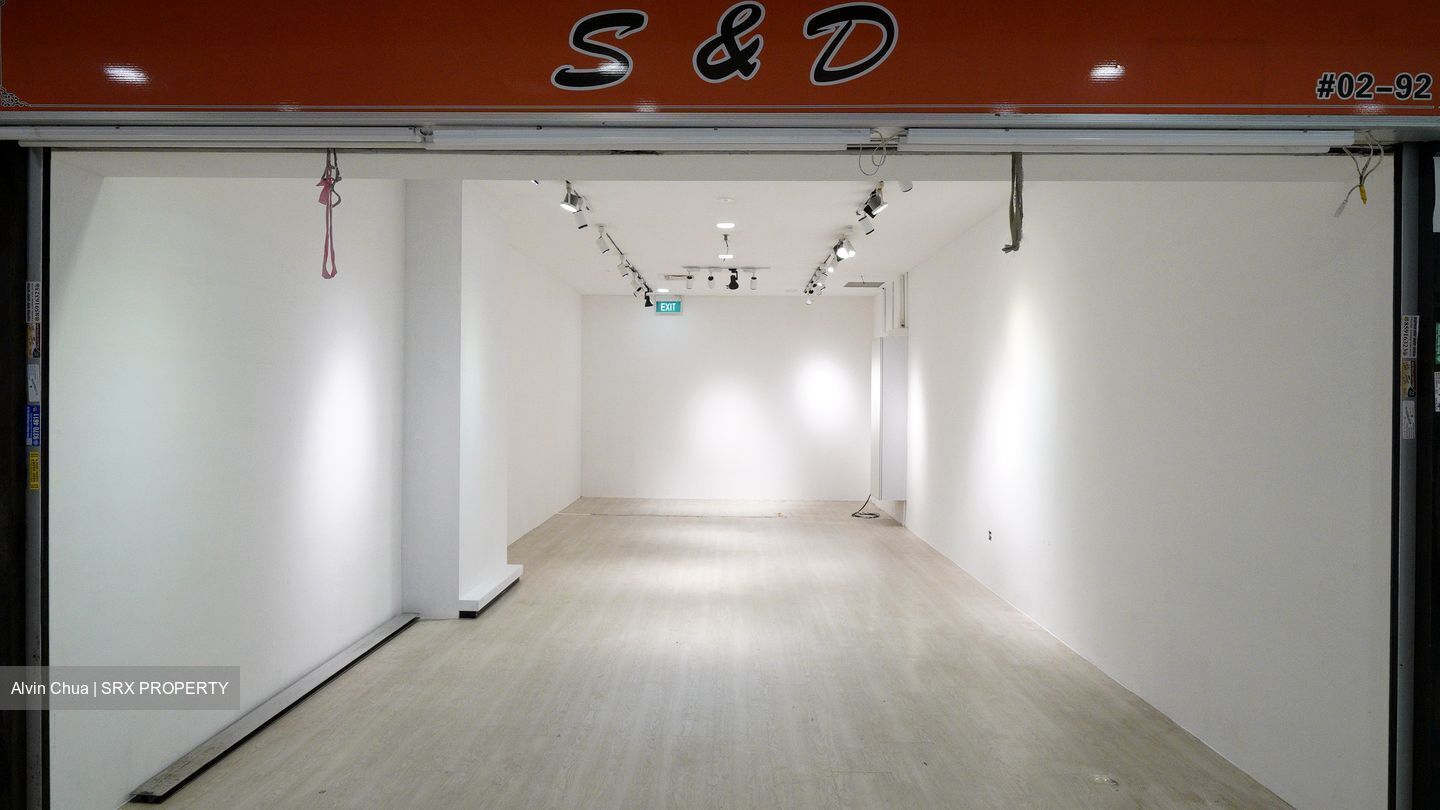 Lucky Plaza (D9), Retail #506452821